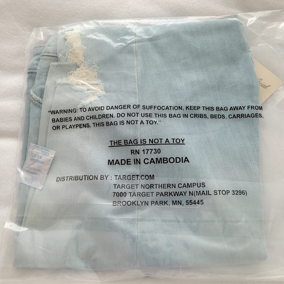 NWT Universal Thread Womens Plus Size Light Wash Distressed Raw Hem Skinny Jeans - Picture 3 of 16